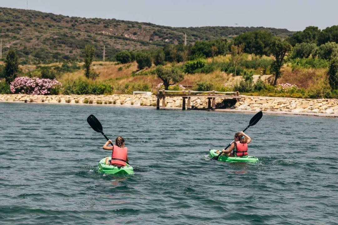 Actividades acuáticas en la laguna de The Beach