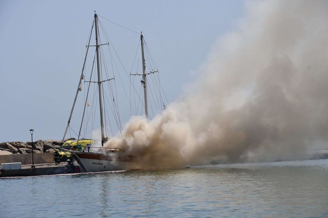 Fuego en el Puerto de Sotogrande