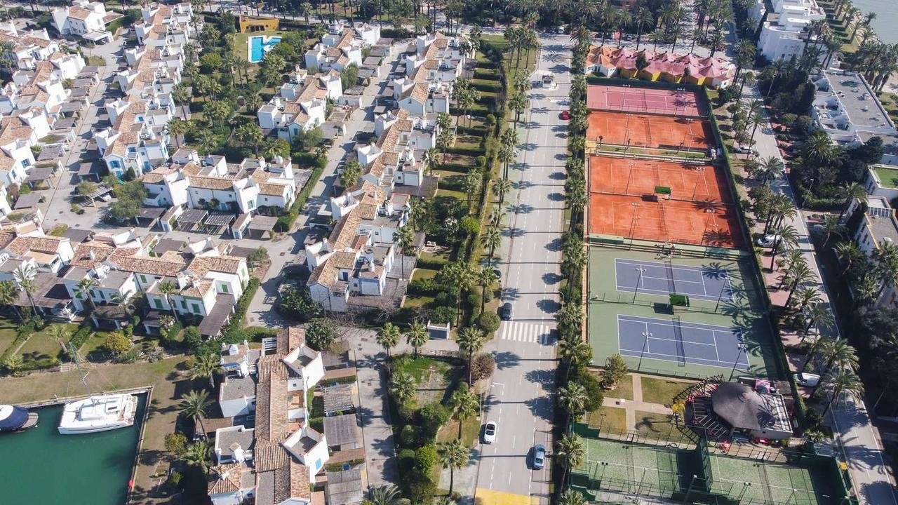 Sotogrande, puerto deportivo y club de tenis