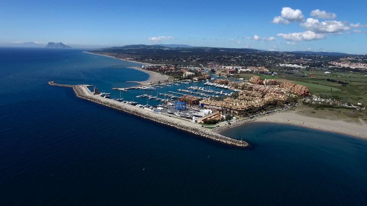 Vista aérea de Sotogrande y el Valle del Guadiaro