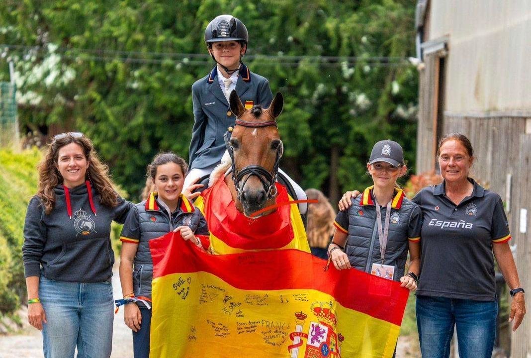 El linense Curro Ramírez, de tan solo doce años, en el Campeonato de Europa de Ponis